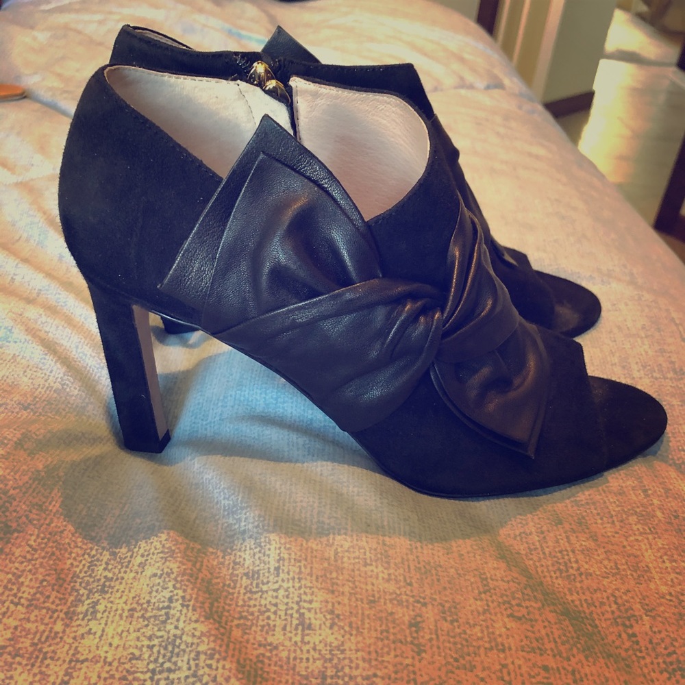 Sassy and Sophisticated Open-Toed Boots w/Side Bow